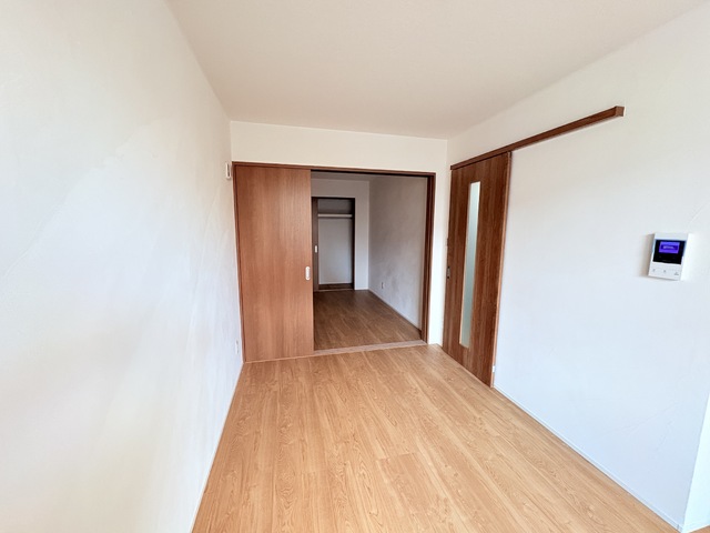 居室・リビング　★ＬＤＫ８．４帖。壁は漆喰仕上げです★