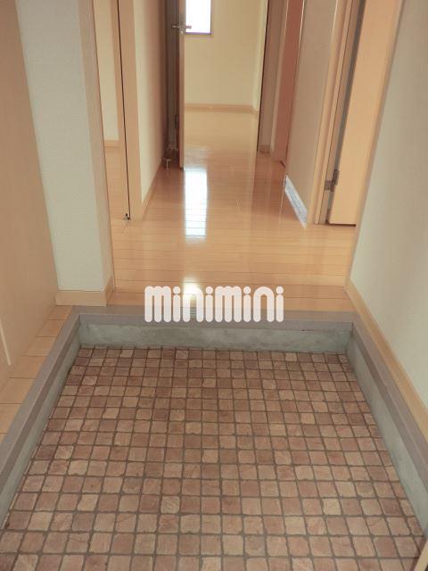 玄関　下駄箱備え付けの玄関です。