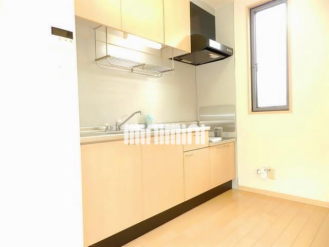 キッチン　キッチン横に窓があり、明るく、換気もできます。