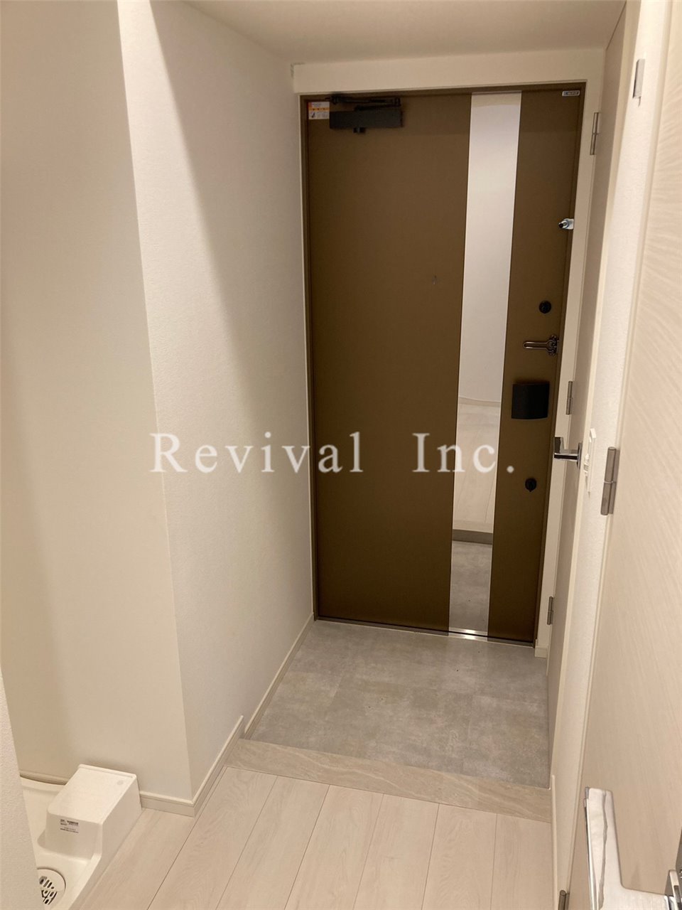 玄関　スッキリとした玄関でございます