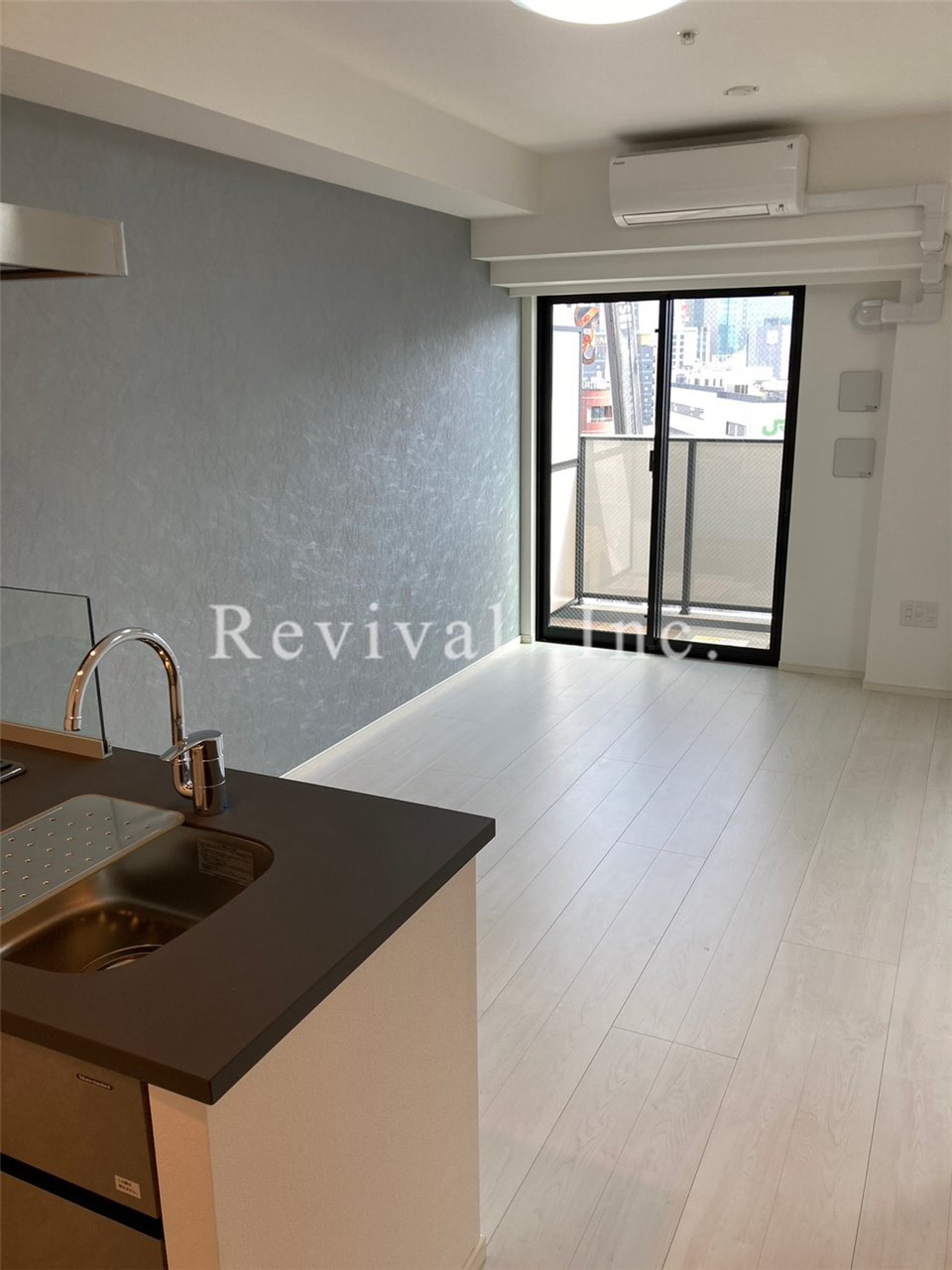 居室・リビング　明るいリビングでございます