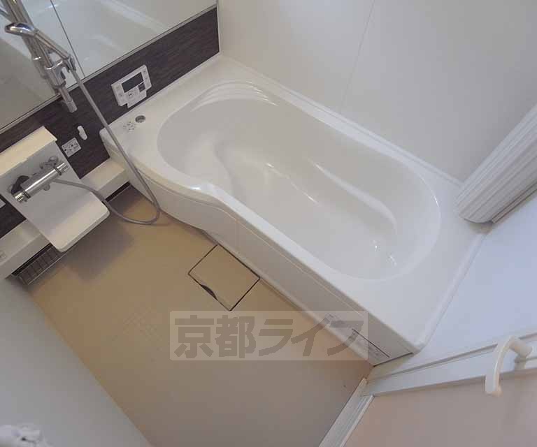 バス・シャワールーム　広々としたお風呂です。一坪サイズです！