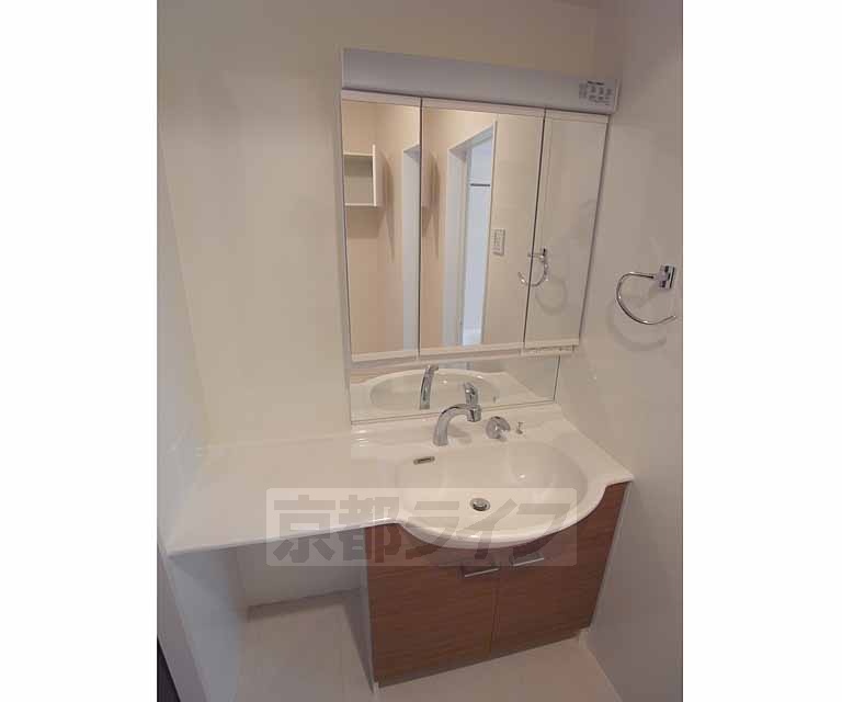 洗面設備　ゆっくり朝の準備ができそうですね