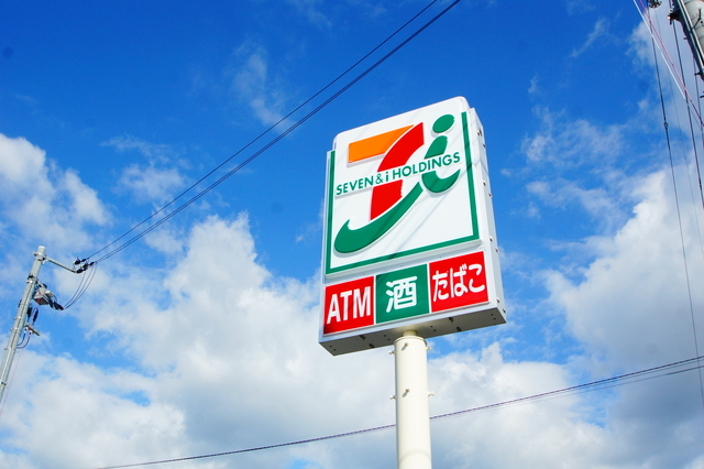 コンビニ　セブンイレブン摂津千里丘6丁目店（コンビニ）まで425m