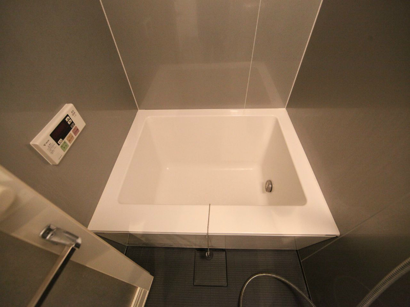 バス・シャワールーム　追い焚き機能付お風呂