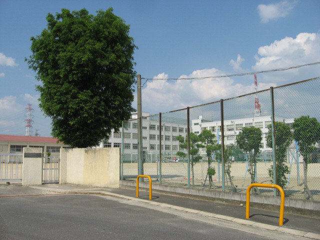 中学校　高槻市立五領中学校（中学校）まで1042m