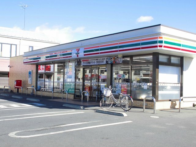 コンビニ　セブンイレブン（コンビニ）まで500m