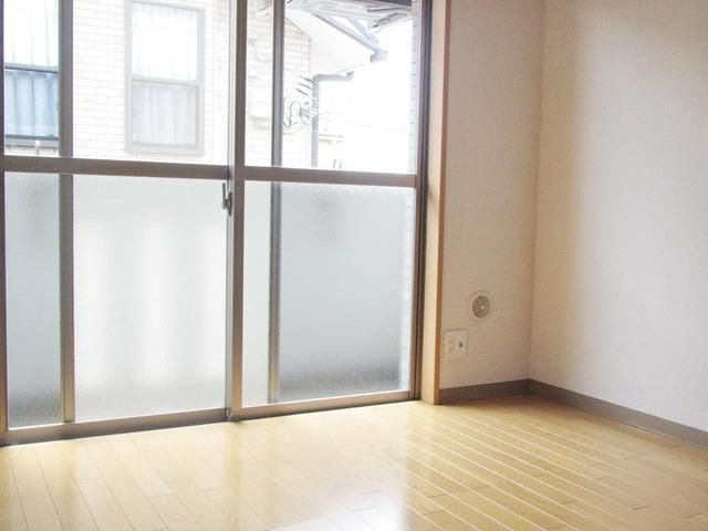 居室・リビング　★明るい室内・床暖房完備★