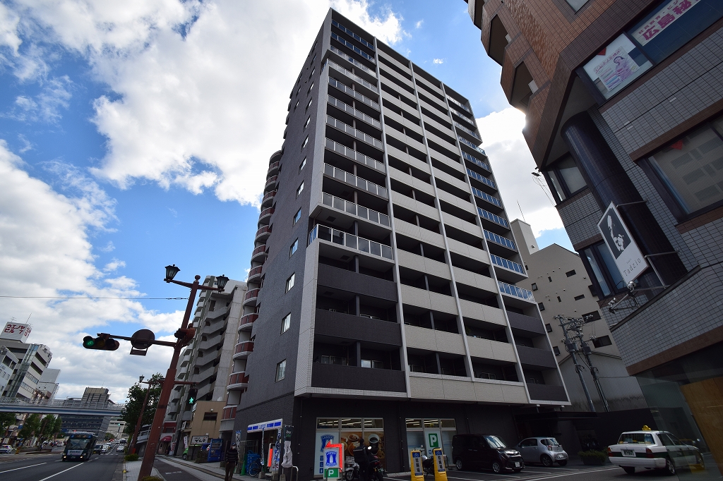 コンビニ　ローソン広島本川町店（コンビニ）まで1m