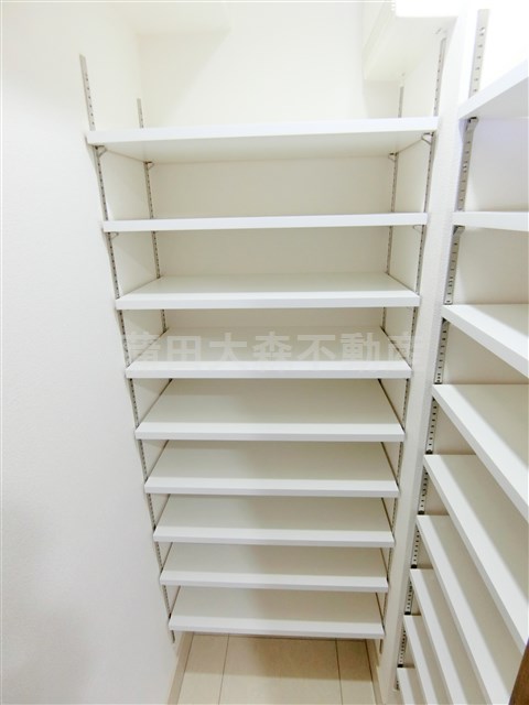 その他設備　玄関収納　シューズインクローゼット！