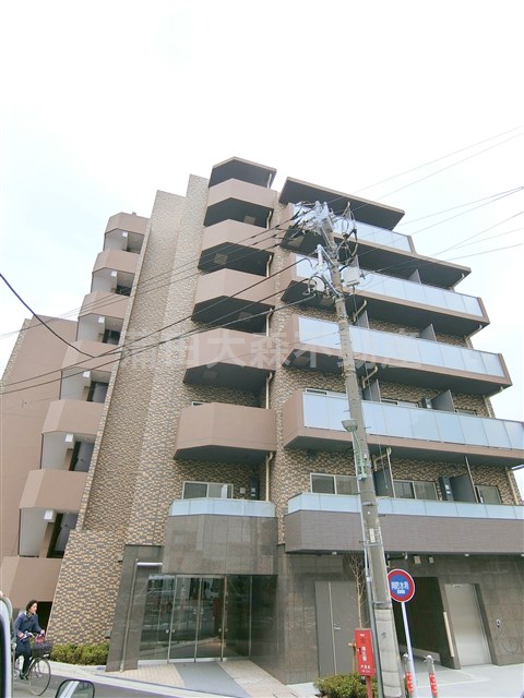 建物外観　2018年10月築　RC鉄筋コンクリート造地上8階建て総戸数