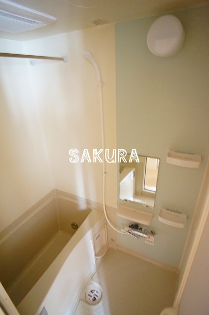 バス・シャワールーム　嬉しい追い焚き・浴室乾燥機付きです♪