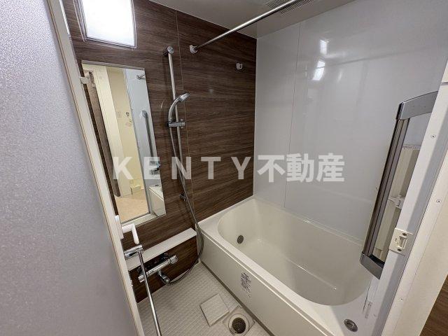 バス・シャワールーム　落ち着いた空間のお風呂です