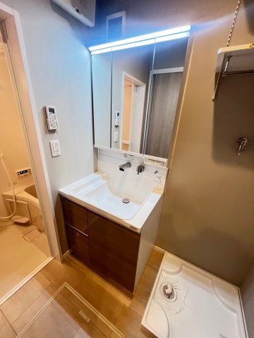 洗面設備　スペースが確保できる洗面所です