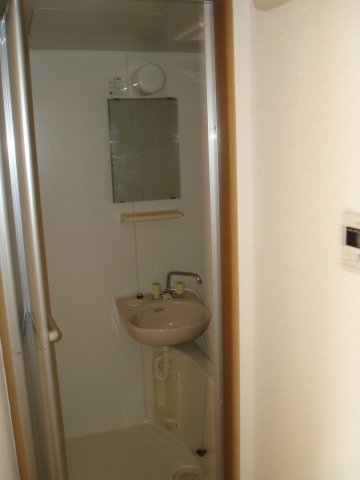 バス・シャワールーム　コンパクトで使いやすいお風呂です