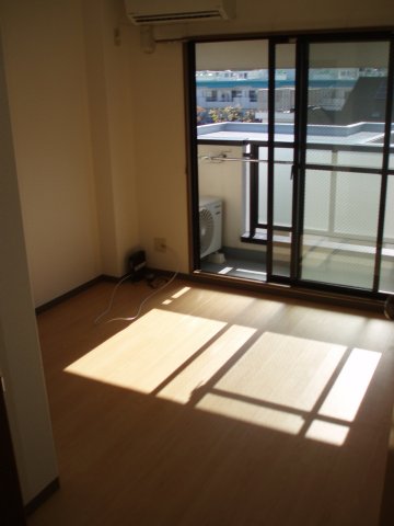 居室・リビング　スタンダードな洋室です