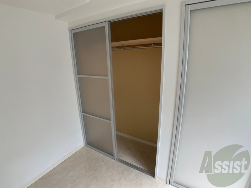 収納　クローゼットを開けてみました。奥行きがありますね。