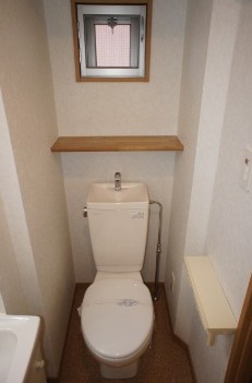 トイレ　写真は別号室です。現況優先になります。