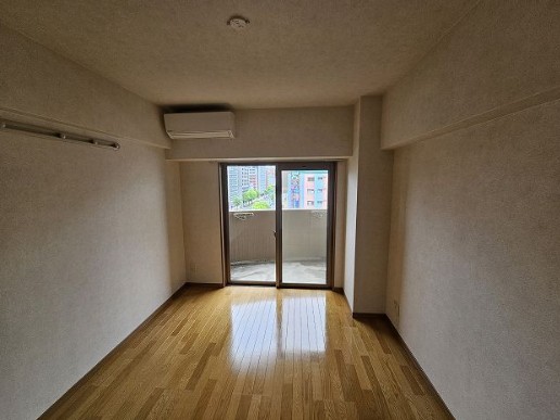 居室・リビング　写真は別号室です。現況優先になります。