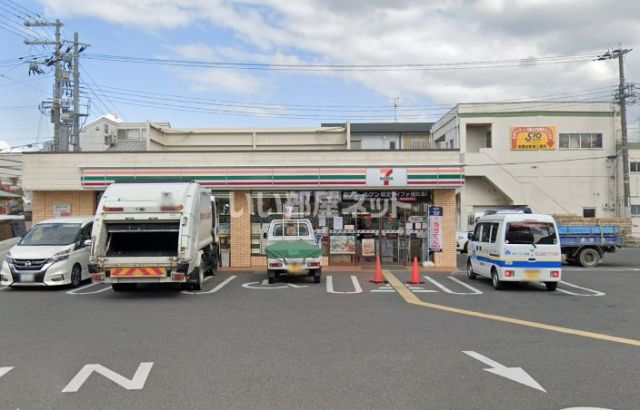 コンビニ　セブンイレブン岸和田中井町店（コンビニ）まで569m