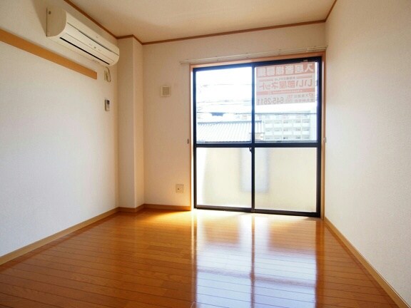 居室・リビング　実際の写真を準備中の為、同じ建物の別室写真です。参考下さい。