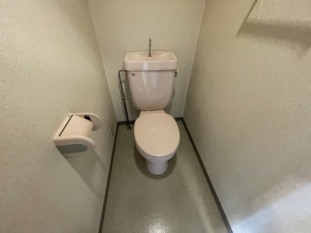 トイレ　トイレ内コンセントあり。