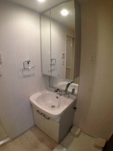 洗面設備　使いやすい洗面所です