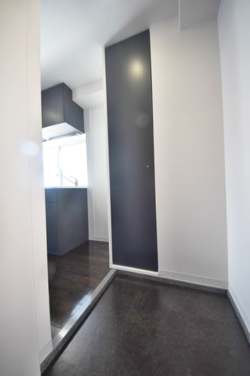 玄関　【無料駐車場有ります！！】お問い合わせはお早めに♪