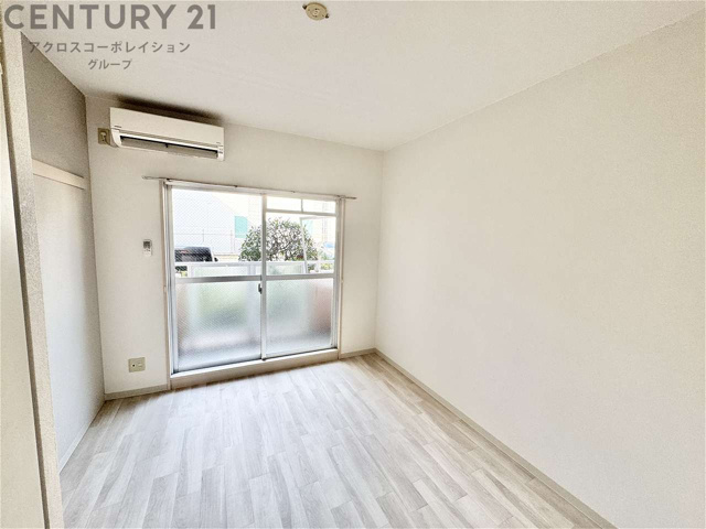 居室・リビング　エアコン付き6帖の洋室です♪
