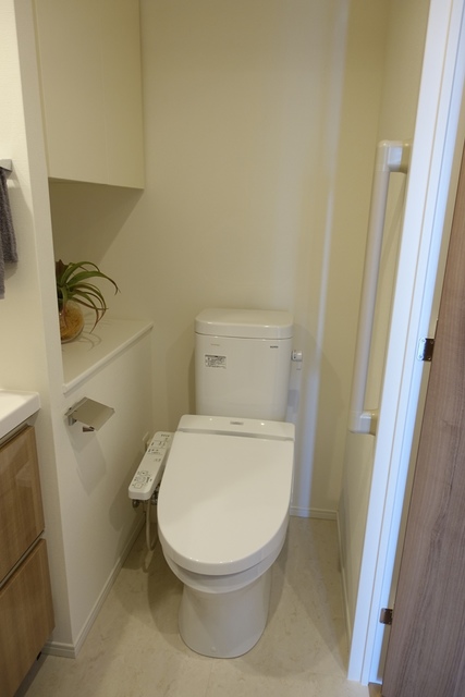 トイレ　※写真は同タイプ住戸です。