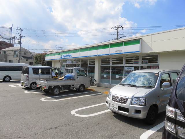 コンビニ　ファミリーマート田柄四丁目店（コンビニ）まで390m