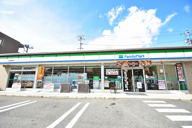 コンビニ　ファミリーマート安芸瀬野駅前店（コンビニ）まで830m