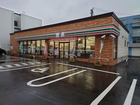 コンビニ　セブンイレブン 札幌栄通7丁目店（コンビニ）まで163m