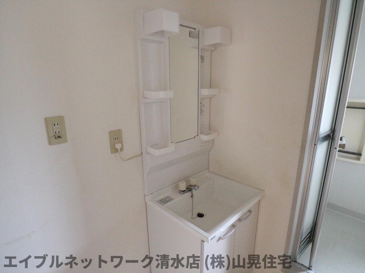 洗面設備　スペースが確保できる洗面所です