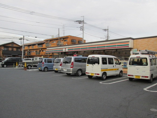 コンビニ　セブンイレブン浦和内谷4丁目店（コンビニ）まで566m