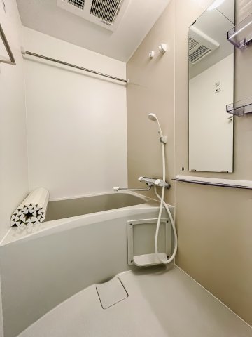 バス・シャワールーム　落ち着いた空間のお風呂です