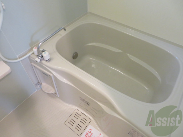 バス・シャワールーム　バスルームはこちらです。広々としてゆったり休めます。