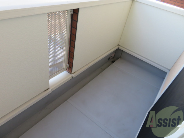 バルコニー　バルコニーは幅があり、広い印象を受けました。