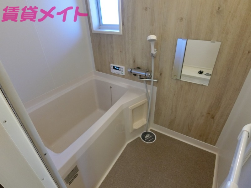 バス・シャワールーム　同物件別部屋写真