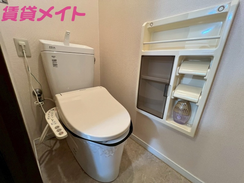 トイレ　同物件別部屋写真