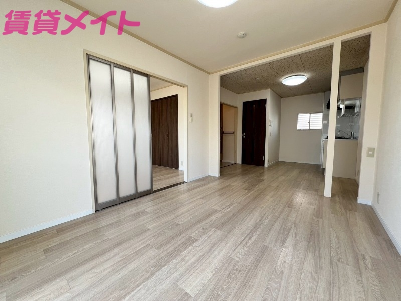 居室・リビング　同物件別部屋写真