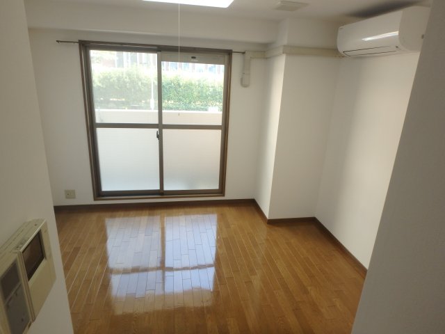 居室・リビング　建物の内部です