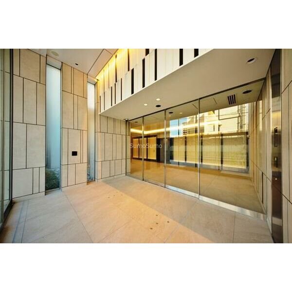 エントランス　ゆとりのあるエントランスです