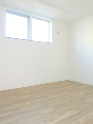 その他部屋・スペース　リビングすぐ横の洋室です♪