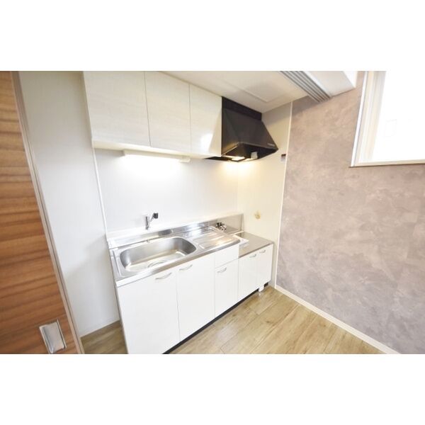 キッチン　キッチン部分を隠せるドアが付いています♪