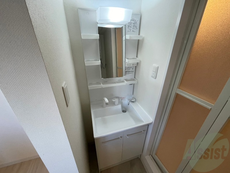 洗面設備　シャンプードレッサー。身支度はここでばっちりですね。