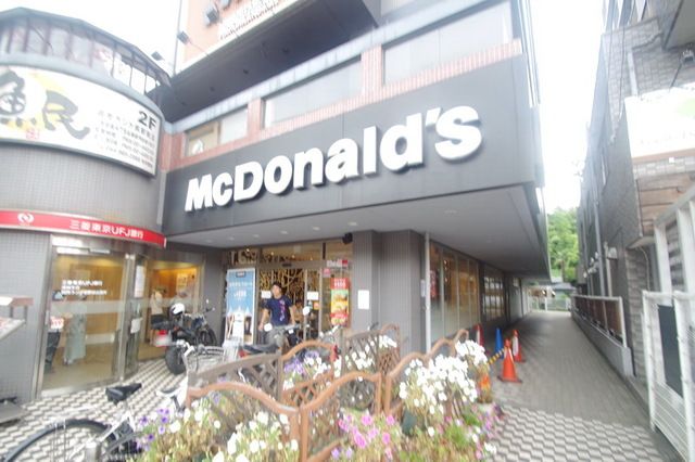 飲食店　マクドナルド小田急読売ランド駅前店（飲食店）まで580m