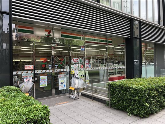 コンビニ　セブンイレブン 銀座2丁目店（コンビニ）まで1142m