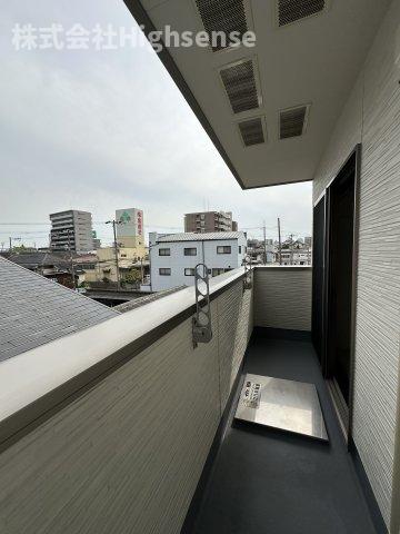 バルコニー　暖かな日差しのふりそそぐバルコニー