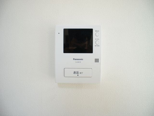 セキュリティ　訪問者の確認ができるTVドアホン付きです♪